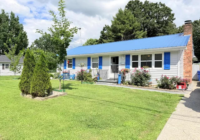 Photo 3 of Single family home for sale at 110 Dinsmore St, Berea, KY 40403 | MLS# 26018644 | Listing updated on 2026-08-22