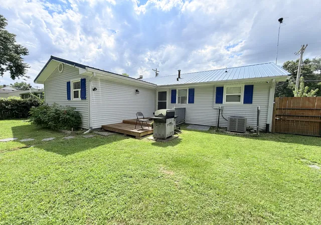 Photo 4 of Single family home for sale at 110 Dinsmore St, Berea, KY 40403 | MLS# 26018644 | Listing updated on 2026-08-22