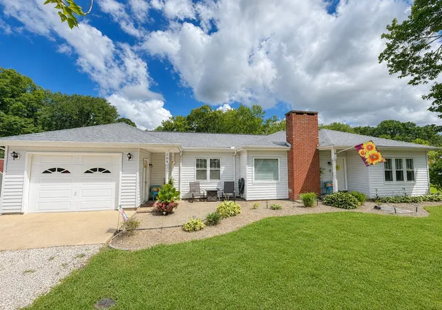 Photo 1 of Single family home for sale at 164 W Tennessee Ave, Corbin, KY 40701 | MLS# 26018670 | Listing updated on 2026-08-19