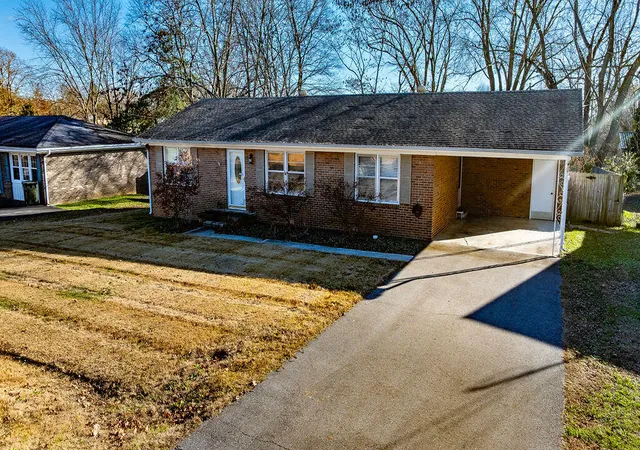 Photo 2 of Single family home for sale at 411 Hershey Dr, Hopkinsville, KY 42240 | MLS# 26018720 | Listing updated on 2026-07-16