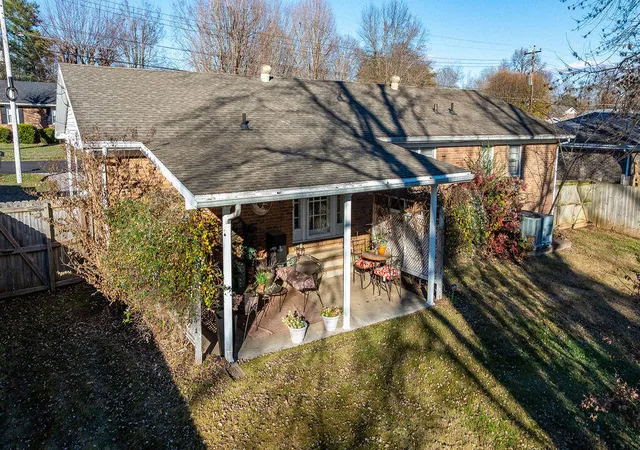 Photo 3 of Single family home for sale at 411 Hershey Dr, Hopkinsville, KY 42240 | MLS# 26018720 | Listing updated on 2026-07-16