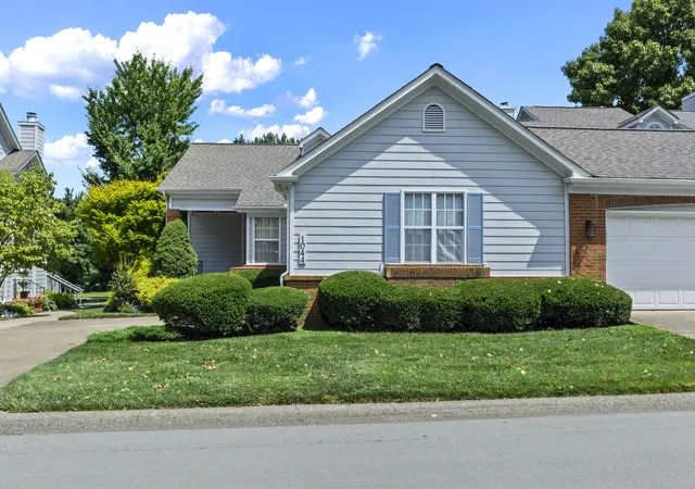 Photo 2 of Sale Pending at 1044 Griffin Gate Dr, Lexington, KY 40511 | MLS# 26019864 | Listing updated on 2026-10-14