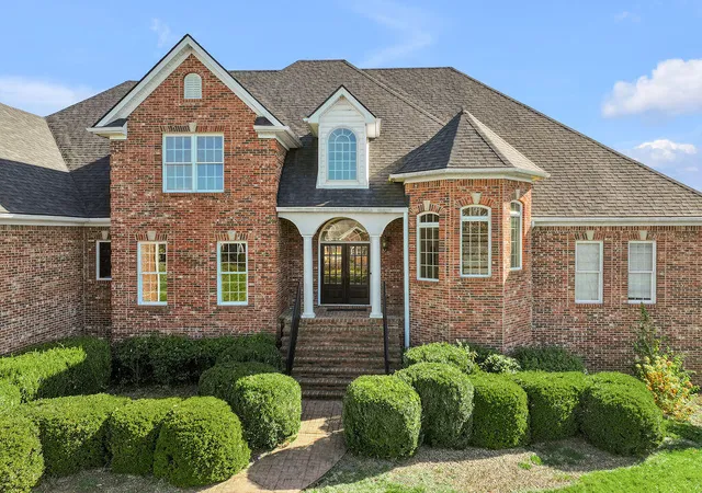 Photo 2 of Single family home for sale at 1056 High Point Dr, Nicholasville, KY 40356 | MLS# 26020099 | Listing updated on 2026-08-02