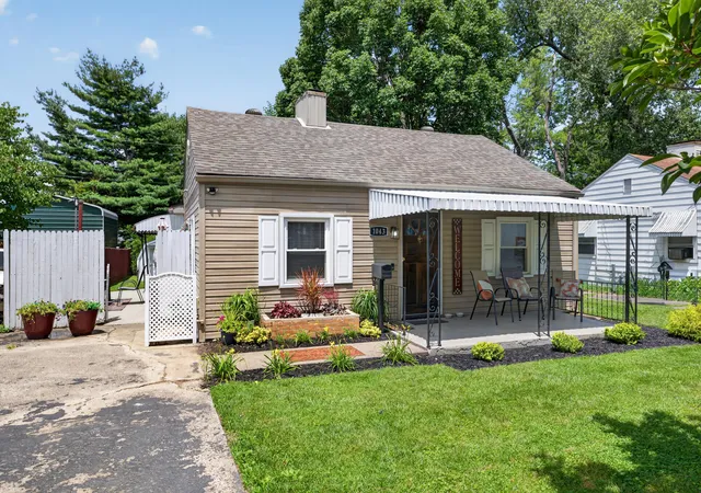 Photo 3 of Single family home for sale at 1043 Marcellus Dr, Lexington, KY 40505 | MLS# 26019298 | Listing updated on 2026-09-04