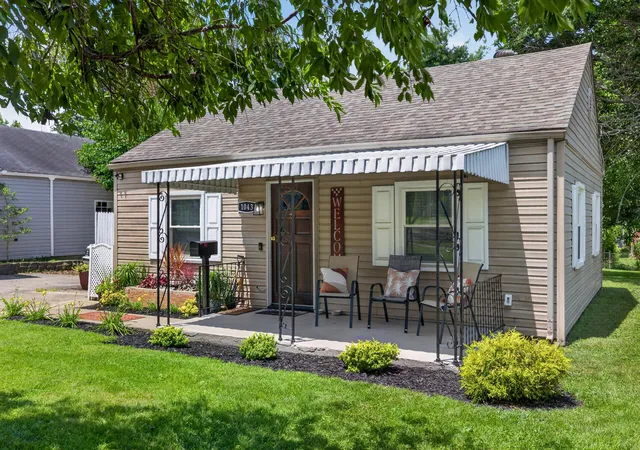 Photo 3 of Single family home for sale at 1043 Marcellus Dr, Lexington, KY 40505 | MLS# 26019298 | Listing updated on 2026-09-04