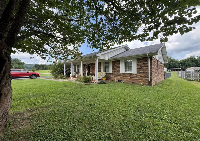Photo 2 of Single family home for sale at 755 Barnesburg Rd, Somerset, KY 42503 | MLS# 26018698 | Listing updated on 2026-07-16
