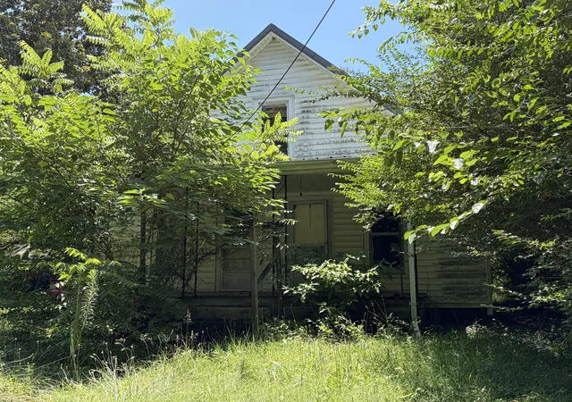 Photo 1 of Single family home for sale at 2116 Center St, Paducah, KY 42003 | MLS# 26018797 | Listing updated on 2026-08-06