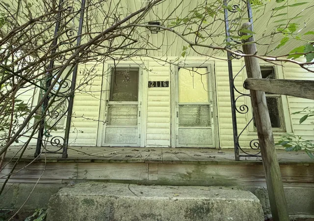 Photo 2 of Single family home for sale at 2116 Center St, Paducah, KY 42003 | MLS# 26018797 | Listing updated on 2026-08-06