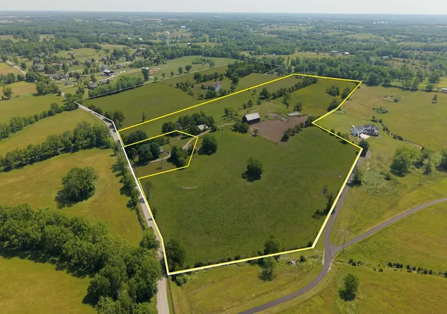 Photo 3 of House for sale at 6236 Mccowans Fry Rd, Versailles, KY 40383 | MLS# 26019159 | Listing updated on 2026-10-13