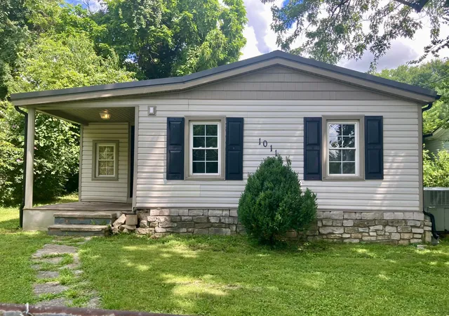 Photo 1 of Single family home for sale at 1011 Race St, Richmond, KY 40475 | MLS# 26018760 | Listing updated on 2026-07-27