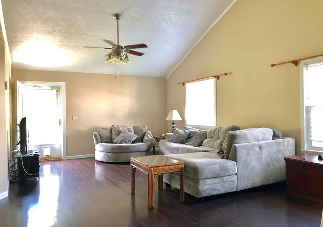 Photo 2 of Single family home for sale at 1025 Elizabeth Dr, Richmond, KY 40475 | MLS# 26018791 | Listing updated on 2026-09-13