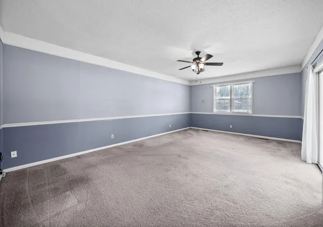 Photo 3 of Single family home for sale at 301 Donna Dr, Hopkinsville, KY 42240 | MLS# 26018770 | Listing updated on 2026-09-10