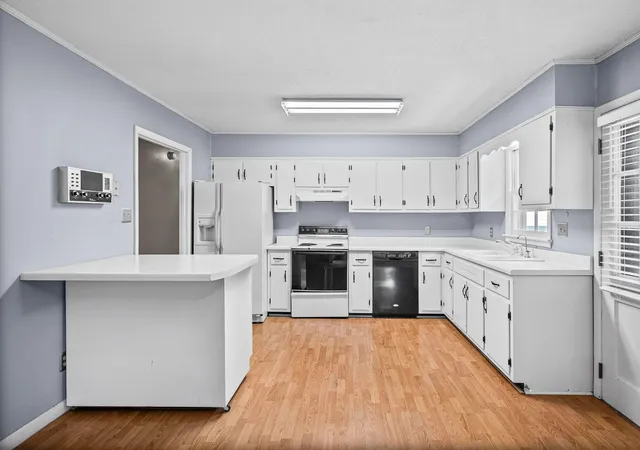 Photo 4 of Single family home for sale at 301 Donna Dr, Hopkinsville, KY 42240 | MLS# 26018770 | Listing updated on 2026-09-10