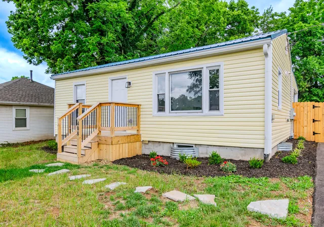 Photo 1 of Single family home for sale at 408 Elm St Hts, Versailles, KY 40383 | MLS# 26021470 | Listing updated on 2026-09-11