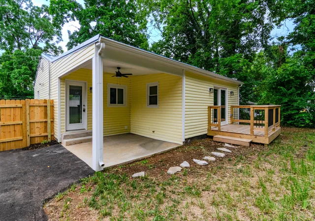 Photo 3 of Single family home for sale at 408 Elm St Hts, Versailles, KY 40383 | MLS# 26021470 | Listing updated on 2026-10-26