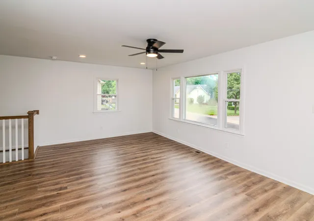 Photo 4 of Single family home for sale at 408 Elm St Hts, Versailles, KY 40383 | MLS# 26021470 | Listing updated on 2026-09-11