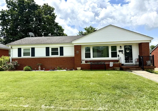 Photo 1 of Single family home for sale at 404 College Manor, Harrodsburg, KY 40330 | MLS# 26019040 | Listing updated on 2026-08-20