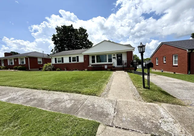 Photo 2 of Single family home for sale at 404 College Manor, Harrodsburg, KY 40330 | MLS# 26019040 | Listing updated on 2026-08-20