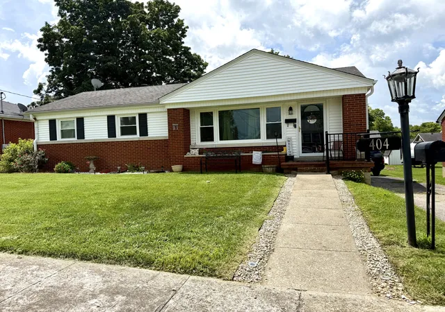 Photo 3 of Single family home for sale at 404 College Manor, Harrodsburg, KY 40330 | MLS# 26019040 | Listing updated on 2026-08-20