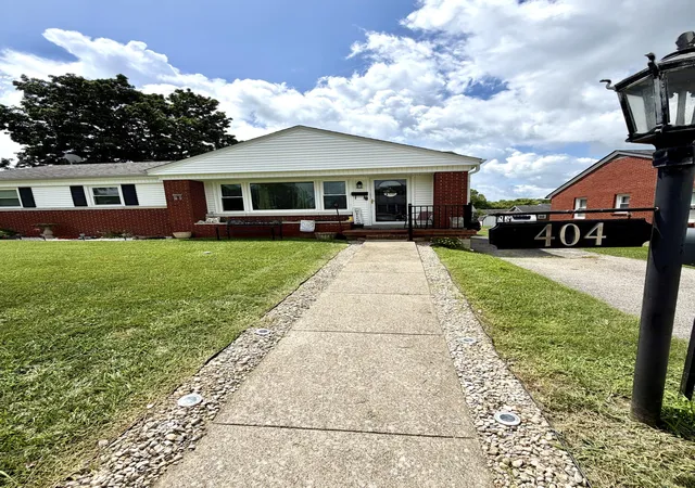 Photo 3 of Single family home for sale at 404 College Manor, Harrodsburg, KY 40330 | MLS# 26019040 | Listing updated on 2026-08-20