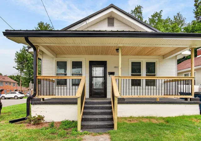 Photo 1 of Single family home for sale at 1011 Queen St, Danville, KY 40422 | MLS# 26019230 | Listing updated on 2026-08-24