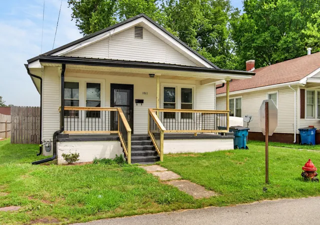 Photo 2 of Single family home for sale at 1011 Queen St, Danville, KY 40422 | MLS# 26019230 | Listing updated on 2026-08-24