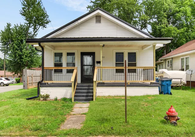 Photo 3 of Single family home for sale at 1011 Queen St, Danville, KY 40422 | MLS# 26019230 | Listing updated on 2026-08-24