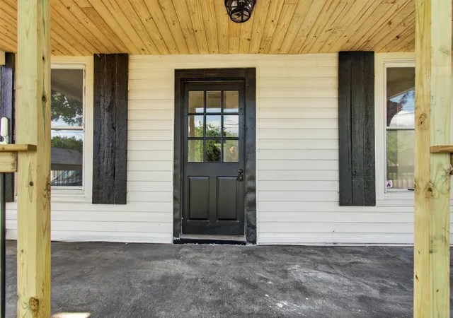 Photo 3 of Single family home for sale at 1220 W Walnut St, Danville, KY 40422 | MLS# 26018956 | Listing updated on 2026-09-24