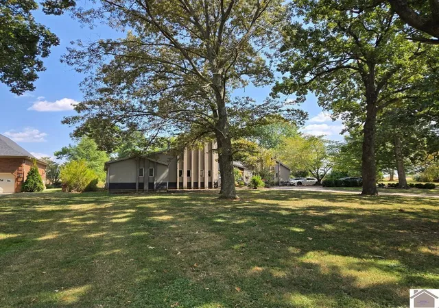 Photo 1 of Single family home for sale at 636 Oaks Country Clb Rd, Murray, KY 42071 | MLS# 26018821 | Listing updated on 2026-09-08