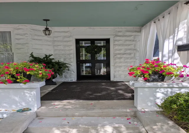 Photo 3 of Single family home for sale at 214 W Campbell St, Frankfort, KY 40601 | MLS# 26019233 | Listing updated on 2026-07-30