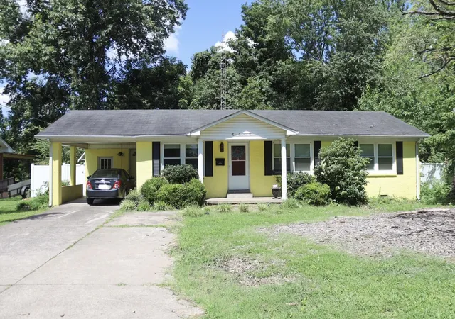 Photo 2 of Single family home for sale at 309 Brand St, Mayfield, KY 42066 | MLS# 26018840 | Listing updated on 2026-07-17