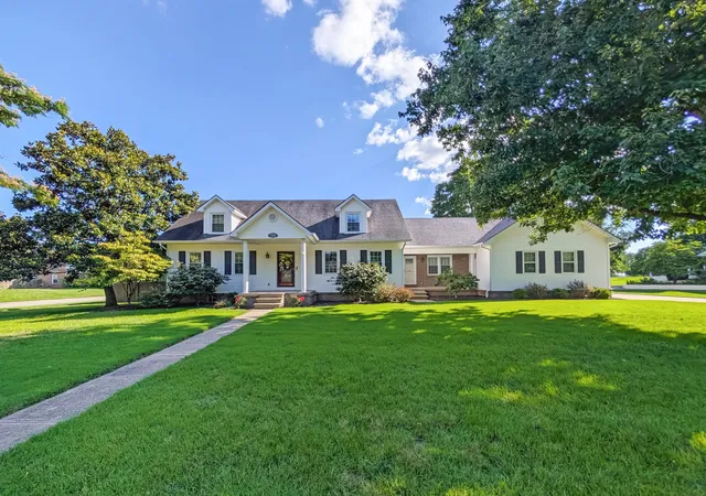 Photo 1 of Sale Pending at 200 W Fairway Dr, Nicholasville, KY 40356 | MLS# 26018929 | Listing updated on 2026-09-08