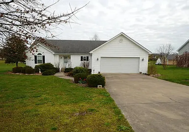 Photo 3 of Single family home for sale at 451 Bellaire Dr, Harrodsburg, KY 40330 | MLS# 26018969 | Listing updated on 2026-08-31