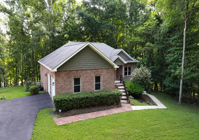 Photo 2 of Single family home for sale at 172 Periwinkle Hl Rd, Cadiz, KY 42211 | MLS# 26019000 | Listing updated on 2026-07-27