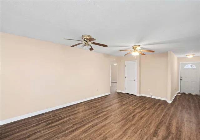 Photo 3 of Sale Pending at 230 Donalynn Dr, Frankfort, KY 40601 | MLS# 26018971 | Listing updated on 2026-09-29