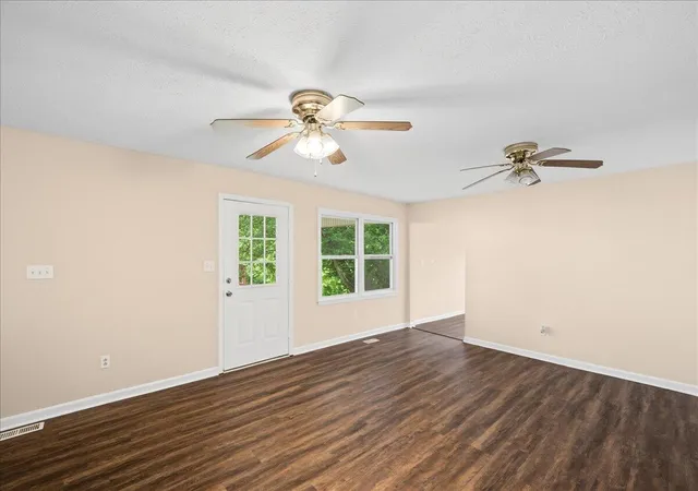 Photo 4 of Sale Pending at 230 Donalynn Dr, Frankfort, KY 40601 | MLS# 26018971 | Listing updated on 2026-09-29
