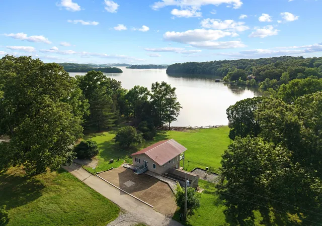 Photo 1 of Single family home for sale at 1121 Cunningham Ln, Cadiz, KY 42211 | MLS# 26019664 | Listing updated on 2026-07-23