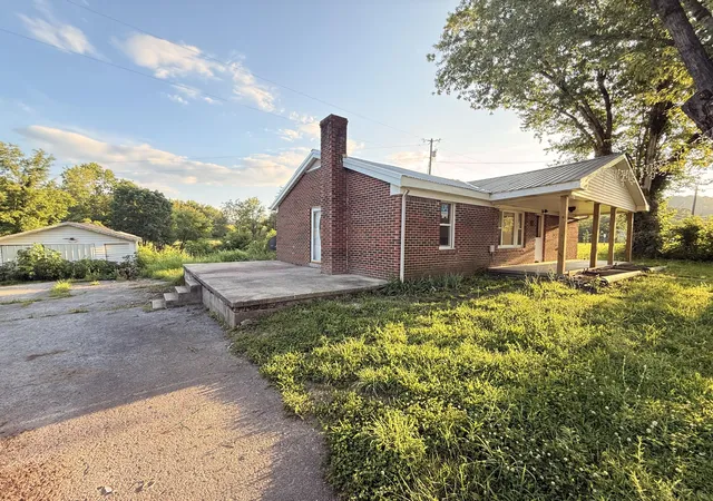 Photo 1 of Single family home for sale at 1481 Maxey Valley Rd, Hustonville, KY 40437 | MLS# 26018918 | Listing updated on 2026-08-21