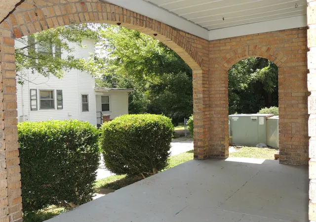 Photo 2 of Single family home for sale at 308 E College St, Mayfield, KY 42066 | MLS# 26019160 | Listing updated on 2026-09-03
