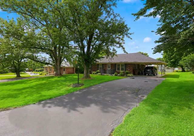 Photo 3 of Single family home for sale at 1007 Coleman Ct, Harrodsburg, KY 40330 | MLS# 26019107 | Listing updated on 2026-09-04