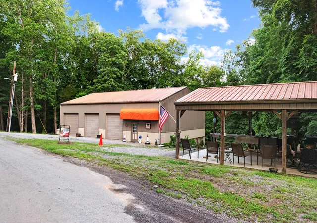 Photo 1 of Single family home for sale at 698 Walnut Dr, Cadiz, KY 42211 | MLS# 26019655 | Listing updated on 2026-09-14
