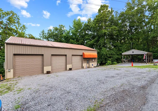 Photo 2 of Single family home for sale at 698 Walnut Dr, Cadiz, KY 42211 | MLS# 26019655 | Listing updated on 2026-09-14