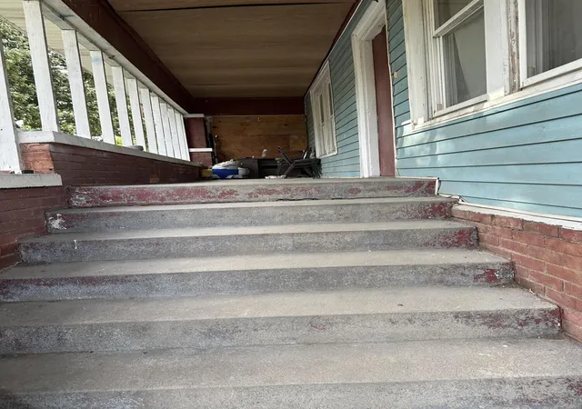 Photo 2 of Single family home for sale at 612 N 11th Street, Paducah, KY 42001 | MLS# 26018963 | Listing updated on 2026-07-23