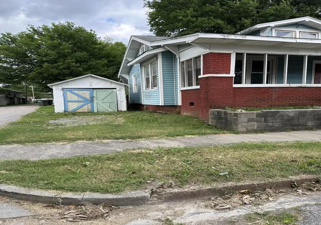 Photo 3 of Single family home for sale at 612 N 11th Street, Paducah, KY 42001 | MLS# 26018963 | Listing updated on 2026-07-23