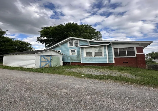 Photo 3 of Single family home for sale at 612 N 11th Street, Paducah, KY 42001 | MLS# 26018963 | Listing updated on 2026-07-23