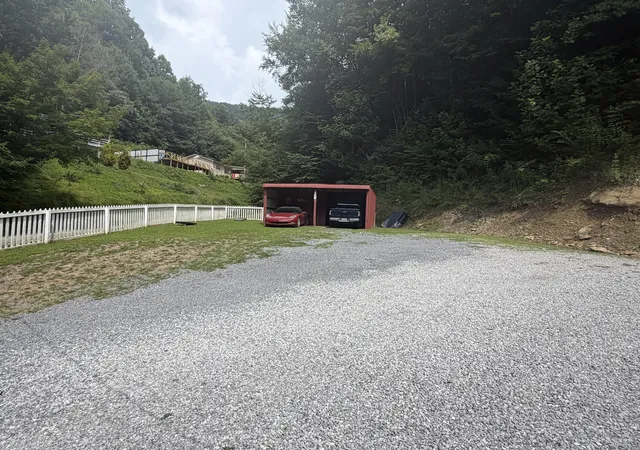 Photo 2 of Single family home for sale at 60 Beech Grv Ln, Harlan, KY 40831 | MLS# 26019053 | Listing updated on 2026-07-18