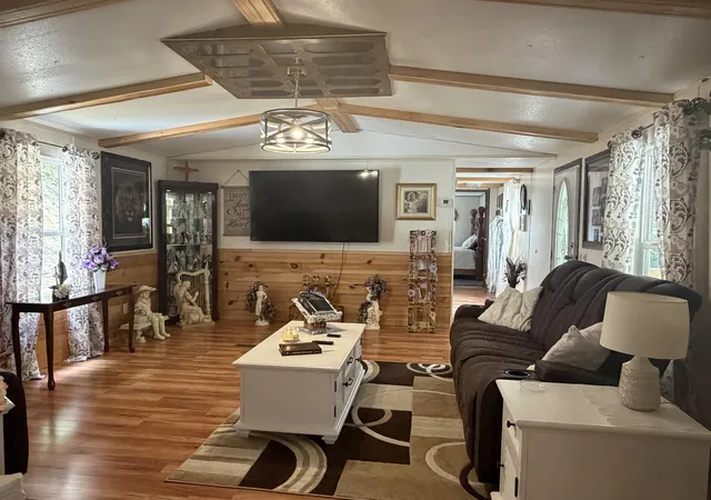 Photo 4 of Single family home for sale at 60 Beech Grv Ln, Harlan, KY 40831 | MLS# 26019053 | Listing updated on 2026-07-18