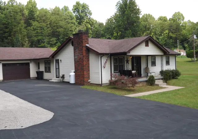 Photo 1 of Single family home for sale at 6556 Barbourville Rd, London, KY 40744 | MLS# 26019052 | Listing updated on 2026-07-21