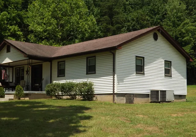 Photo 3 of Single family home for sale at 6556 Barbourville Rd, London, KY 40744 | MLS# 26019052 | Listing updated on 2026-07-21