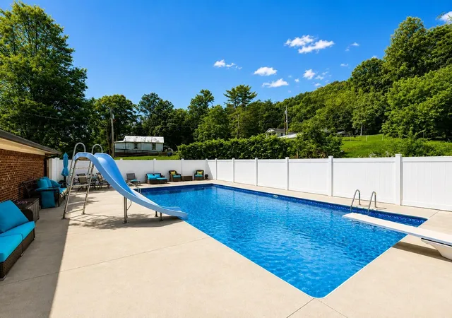 Photo 4 of Single family home for sale at 144 Mathel Hl Rd, Pineville, KY 40977 | MLS# 26019014 | Listing updated on 2026-08-04